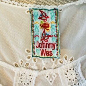 Johnny Was White Trendy Embroidered
Sleeveless Top w/ Lace Details XS